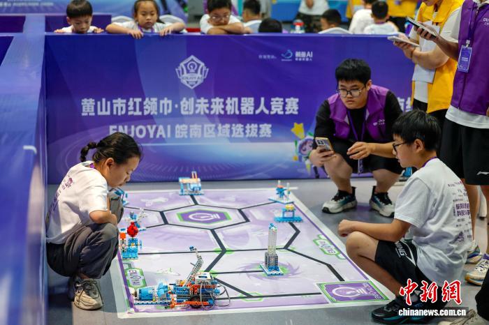 图为参赛选手在竞赛中。施亚磊 摄