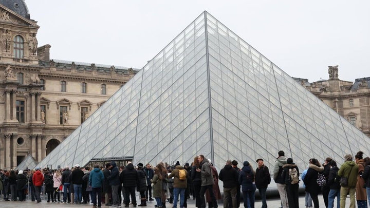 卢浮宫抢劫案第四名嫌疑人被临时收监