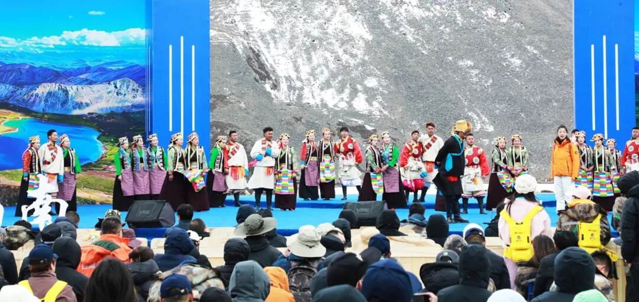 “五一”打卡桑日思金拉错 邂逅藏源山南浪漫