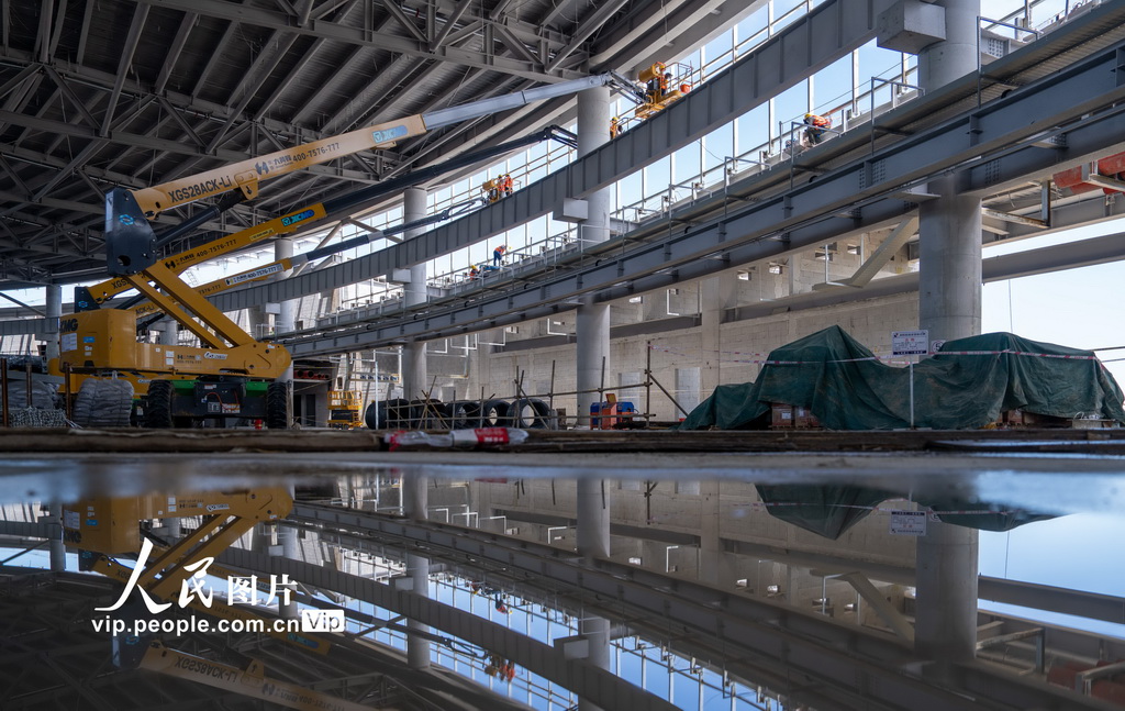 2025年7月2日，安徽省合肥未来大科学城岗集片区的先进光源项目施工现场，工程建设正有序推进。 该项目作为国家 “十四五” 重大科技基础设施，是亚洲唯一低能量区第四代同步辐射光源，建成后将成为国际先进的低能量区同步辐射装置，推动多学科前沿研究，助力我国完善先进光源体系。周啸勤摄（人民图片网）