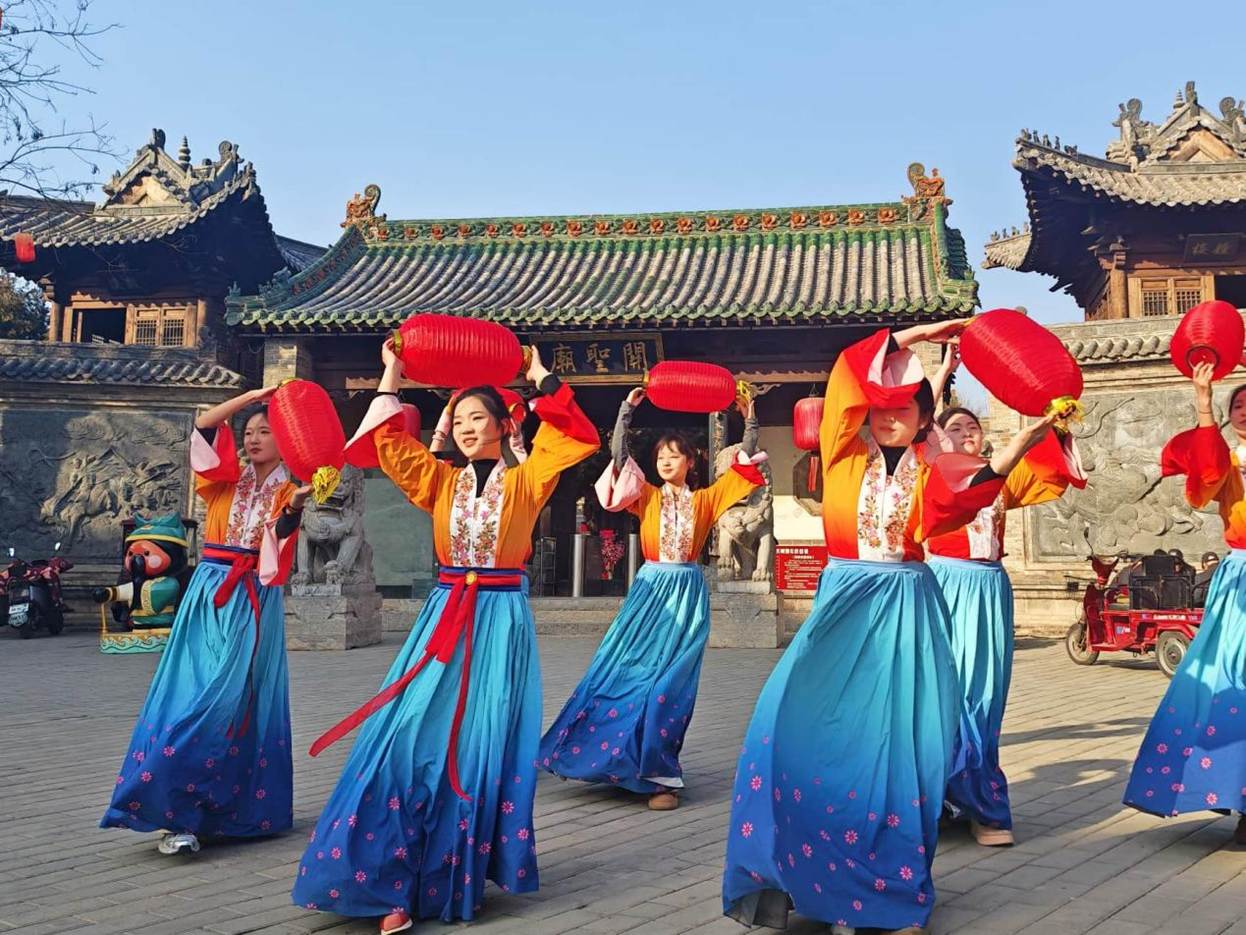 民俗活力绽 古城年味浓