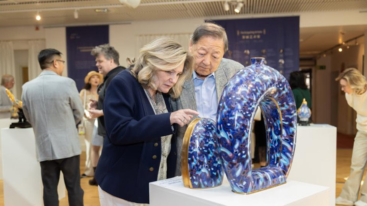 中国景泰蓝艺术交流展在瑞典举办