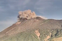 菲律宾两座火山持续活跃