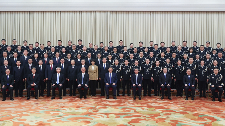 习近平会见全国公安工作会议代表