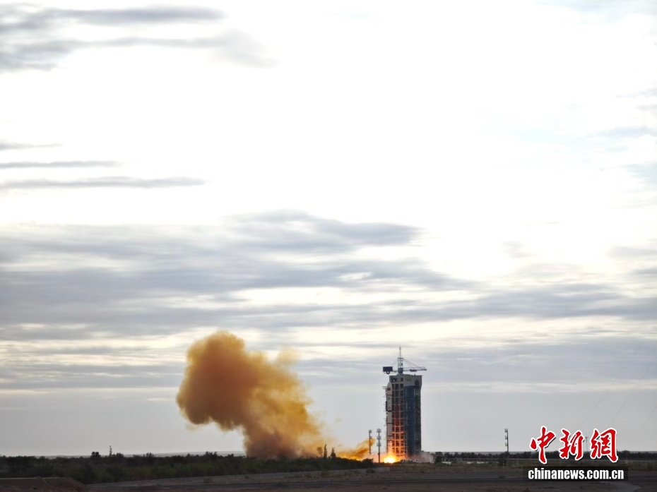 郝裕彤 摄 北京时间9月16日9时06分，我国在酒泉卫星发射中心使用长征二号丙运载火箭/远征一号S上面级，成功将卫星互联网技术试验卫星发射升空，卫星顺利进入预定轨道，发射任务获得圆满成功。此次任务是长征系列运载火箭的第595次飞行。