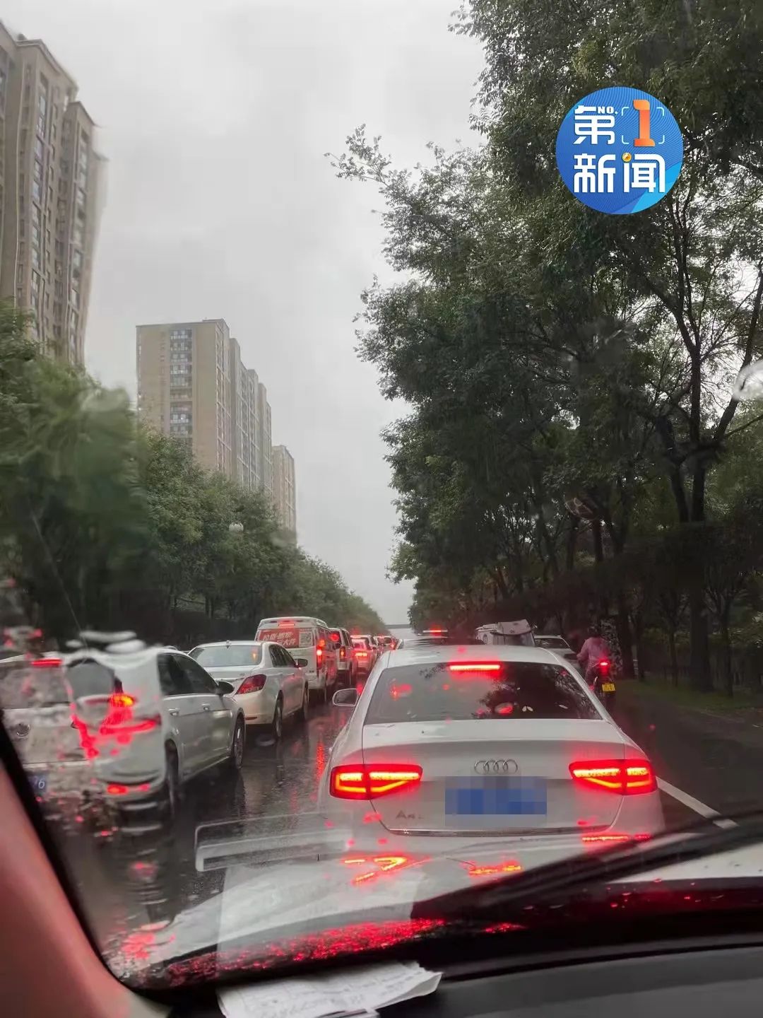 户县大雨图片