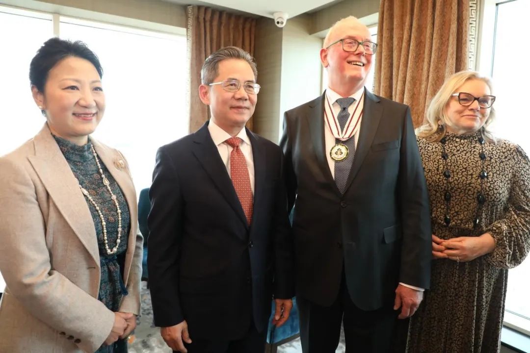 中国驻英国大使郑泽光会见贝尔法斯特市英国国王副代表洛根