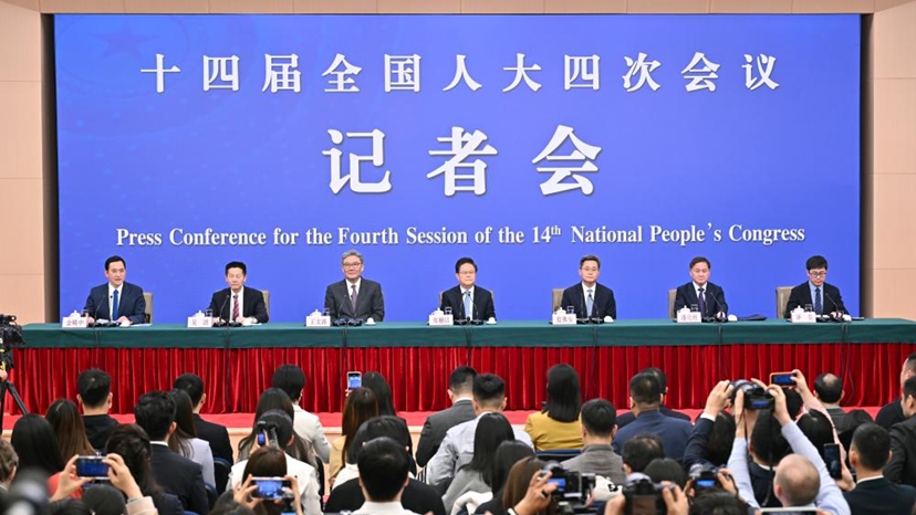 十四届全国人大四次会议举行经济主题记者会