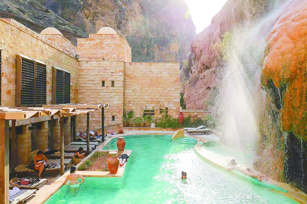 马茵，死海旁的老温泉