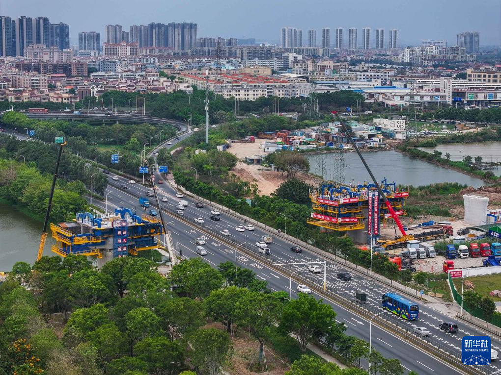 深江铁路首台智慧造桥机将跨越国道