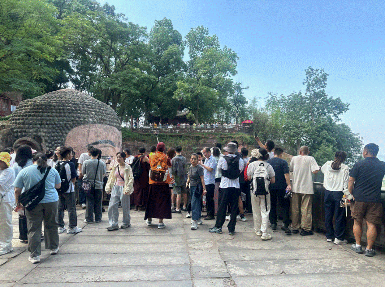 端午假期首日接待游客28956人  乐山大佛景区“热”力全开