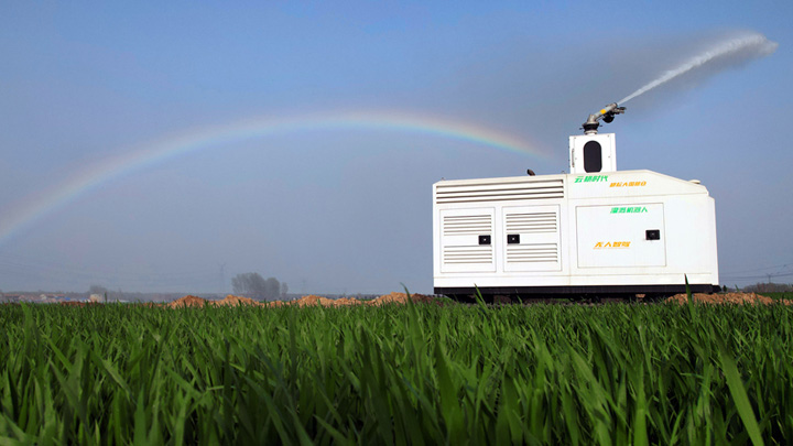 河南濮阳：农业灌溉机器人“上岗”