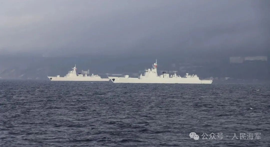 参加中俄“海上联合-2025”联合演习中方舰艇抵达符拉迪沃斯托克