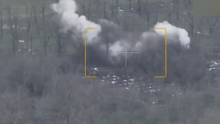 俄称控制一定居点 乌称摧毁俄军装备