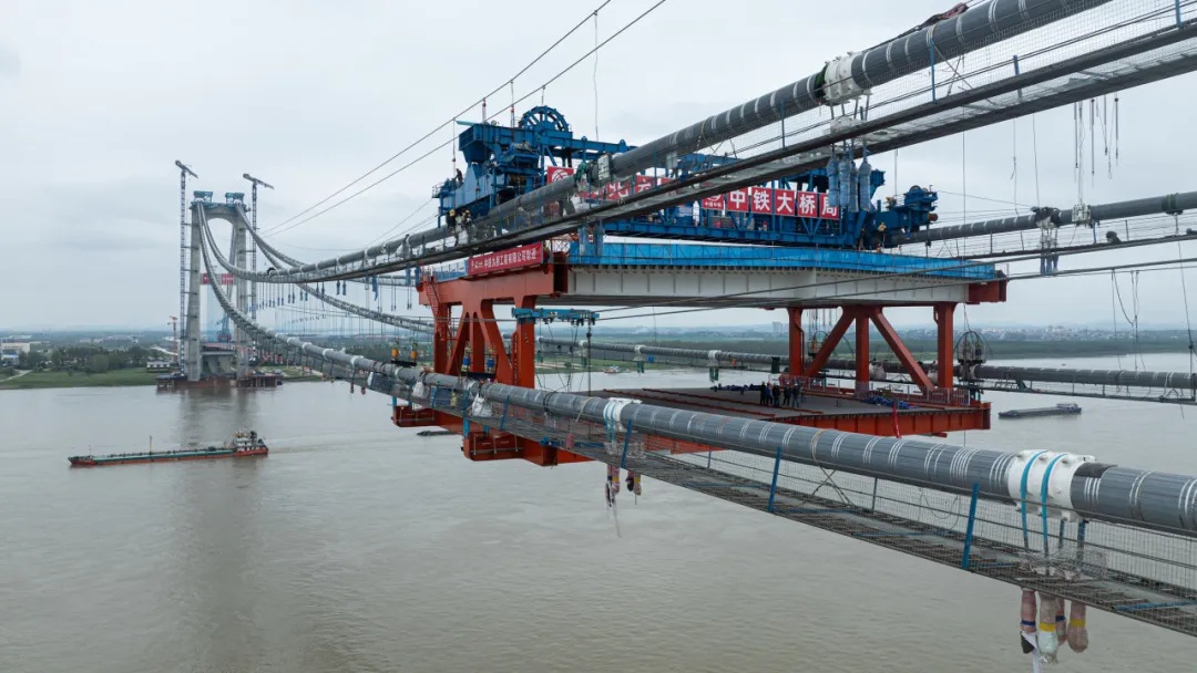 又一個(gè)創(chuàng)新工程！四條“手臂”擎起長(zhǎng)江新地標(biāo)造橋