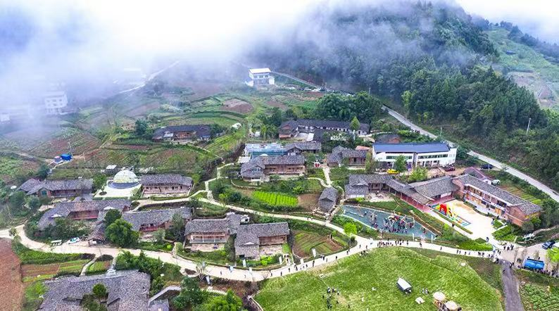 四川巴中：“一只羊一场球”与“一幅画一个村” 两个村庄的农文旅双向突围