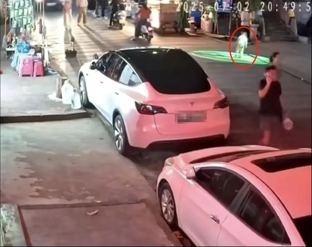 幼童躺街上玩耍被碾压身亡！这些暑期避险常识家长得让娃知道插图