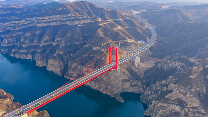 河南济源：黄河三峡大桥进行荷载试验