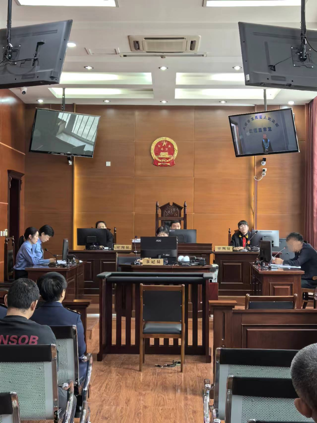 男子在直播间卖苹果翻新机 获刑4年被罚175万插图