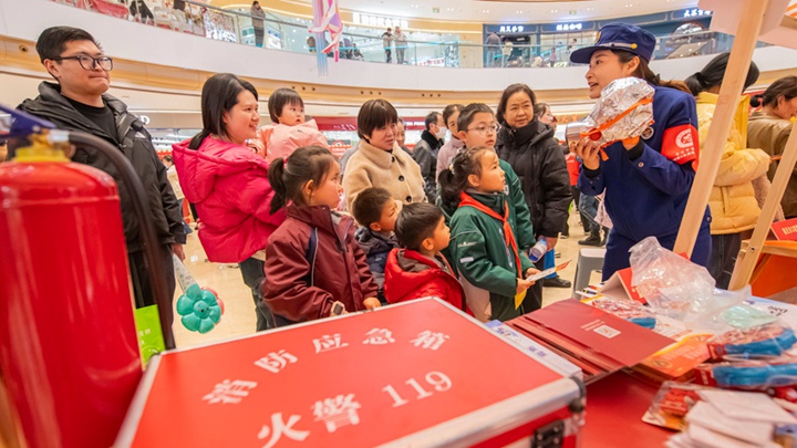 江苏宿迁：学雷锋志愿服务市集暖人心