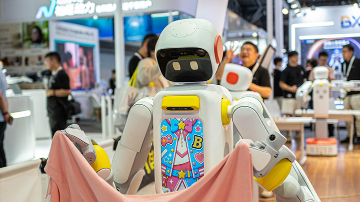 2026世界人工智能大会举行  超300款产品全球首发