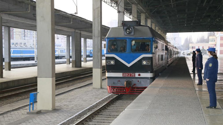 中国至朝鲜国际旅客列车抵达平壤