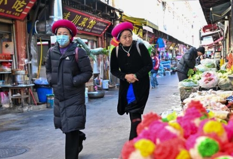 云南迪庆：市民置办年货迎藏历新年