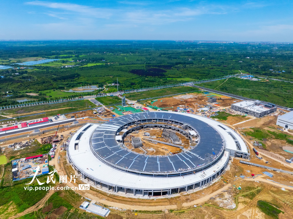 2025年7月2日，安徽省合肥未来大科学城岗集片区的先进光源项目施工现场，工程建设正有序推进。 该项目作为国家 “十四五” 重大科技基础设施，是亚洲唯一低能量区第四代同步辐射光源，建成后将成为国际先进的低能量区同步辐射装置，推动多学科前沿研究，助力我国完善先进光源体系。周啸勤摄（人民图片网）