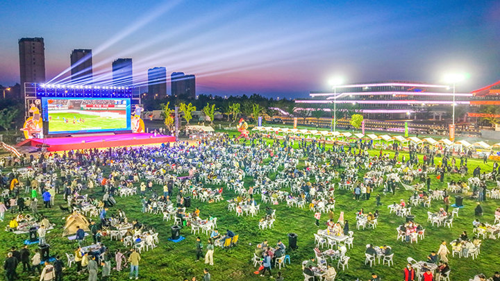 江苏宿迁：“苏超”赛事点亮“夜经济”