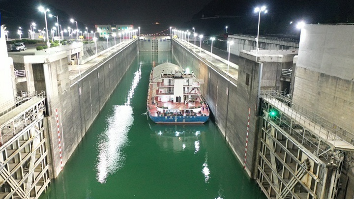 焕新归来 三峡南线船闸完成检修恢复通航