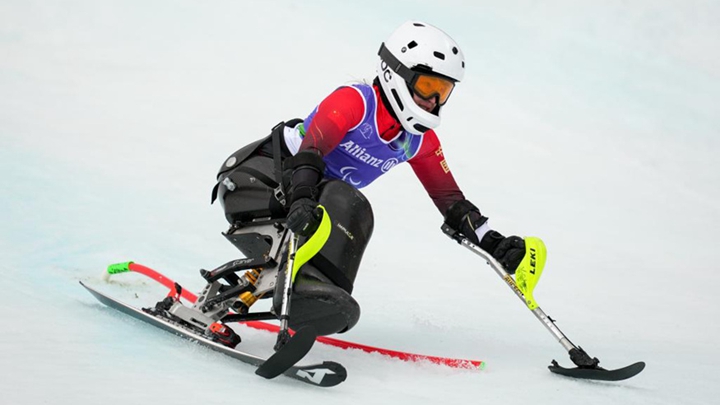 冬残奥会——高山滑雪女子回转（坐姿）：张雯静夺冠