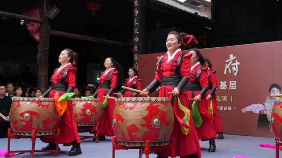 “乐享天府”文化惠民  李伯清到犍为罗城古镇“摆龙门阵”