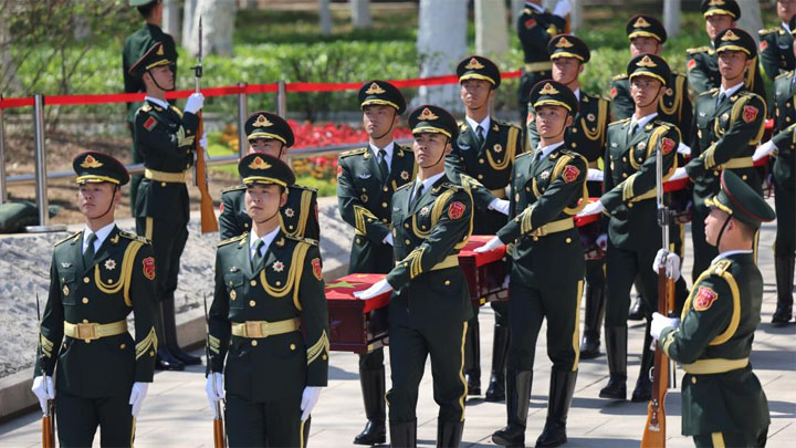 第十三批在韩中国人民志愿军烈士遗骸在沈阳安葬