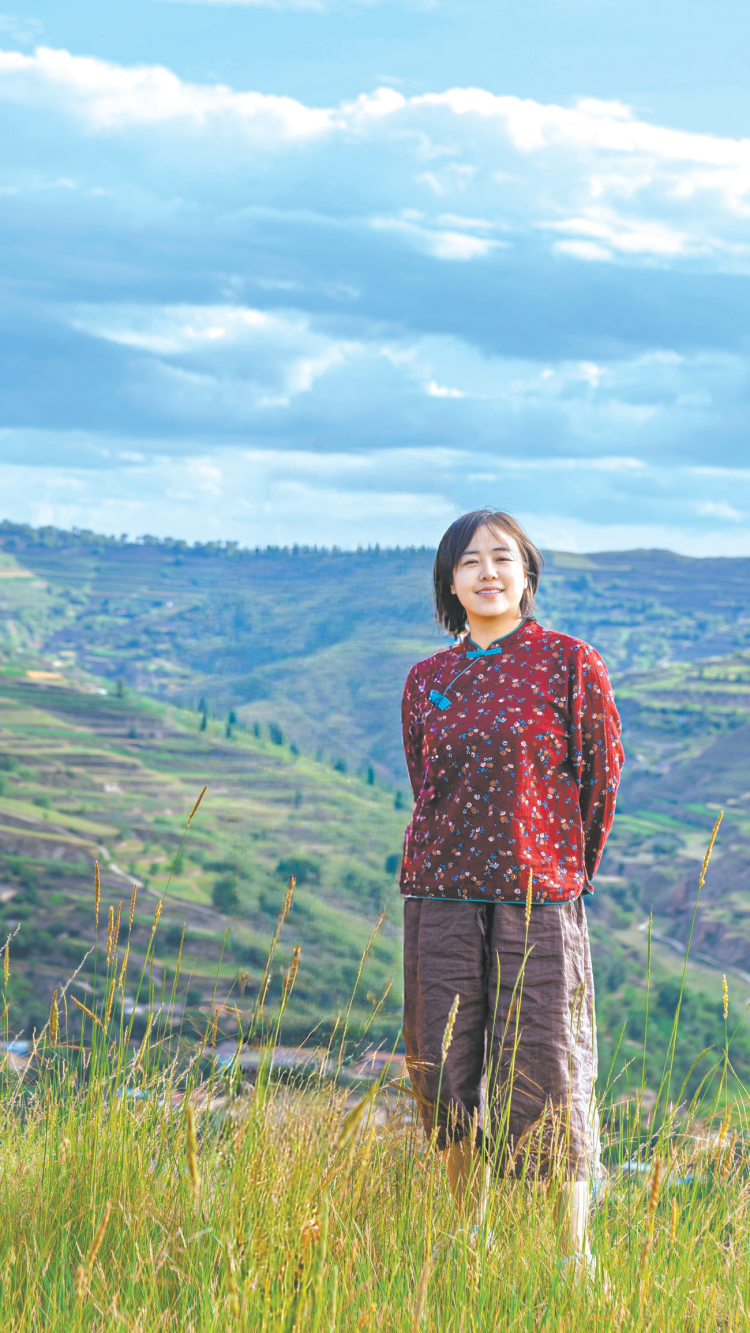 【新大众文艺·众声】黄土地里孕育的“网红作家”青竹接受《环球时报》专访:把村里的日子,活成了文章 【新大众文艺·众声】黄土地里孕育的“网红作家”青竹接受《环球时报》专访:把村里的日子,活成了文章