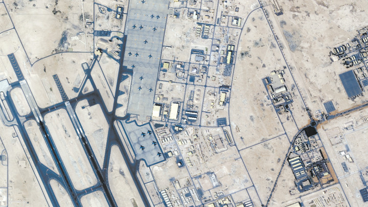 卫星影像显示美明显加大伊朗周边军力调动