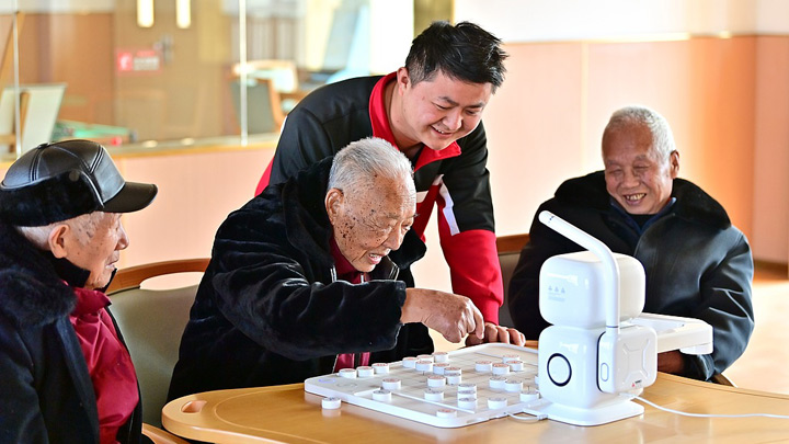 产业自主探索，政策精准发力，推动打通智慧养老“最后一公里”
