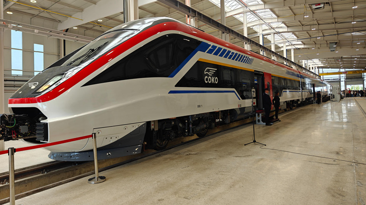 中国高速动车组首次进入欧洲 将于明年底在匈塞铁路投入使用
