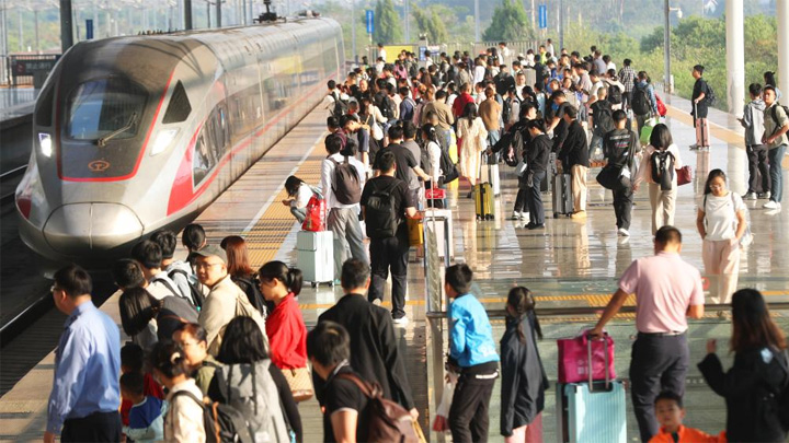 国庆假期迎来返程高峰