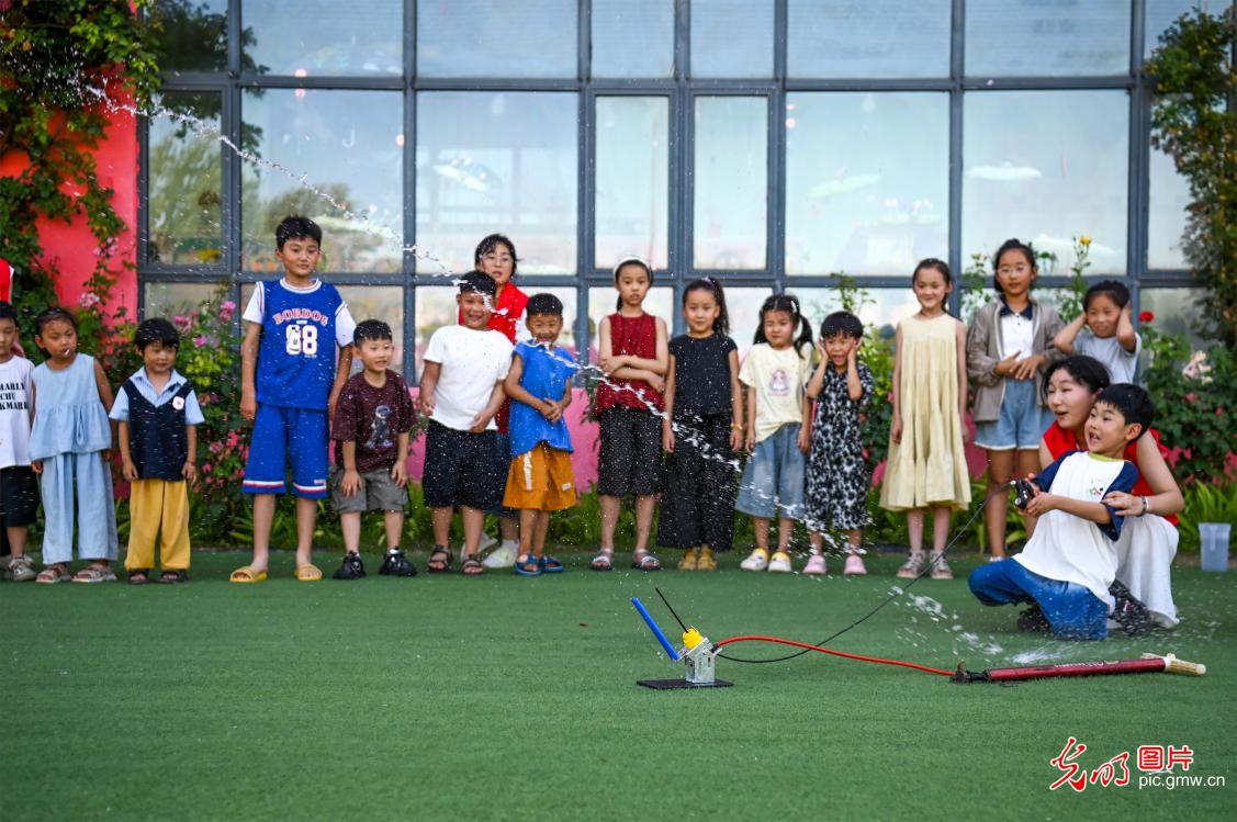 直播助农、健康义诊、扮靓街巷……青年学子暑期返乡服务桑梓插图6