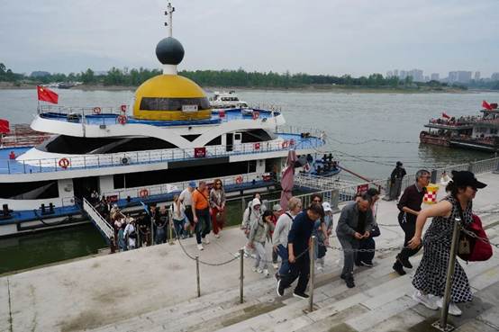 乐山大佛景区入境游“升温”  多项贴心举措“暖人心”