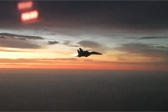 当战鹰与夜空同框