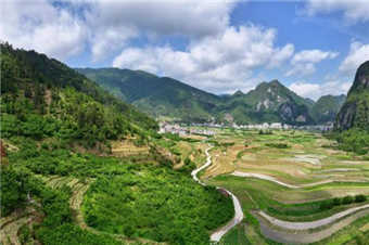航拍广西百色浪平梯田景美如画
