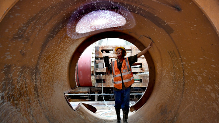 海南三亚首个水下隧道顺利完成海底首次贯通