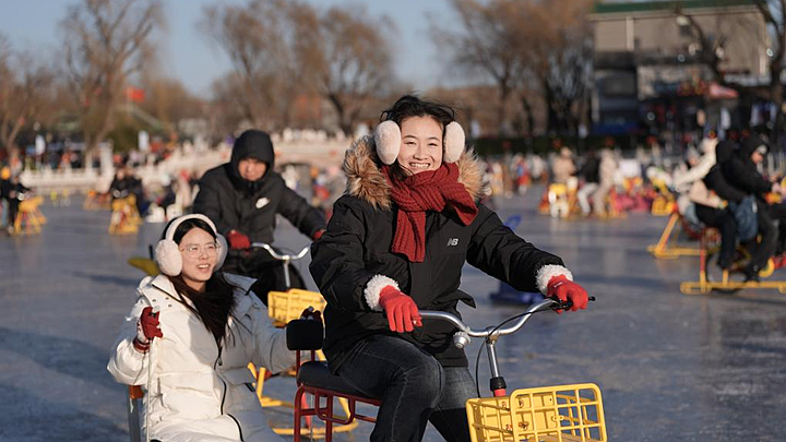 北京：什刹海前海冰场正式营业