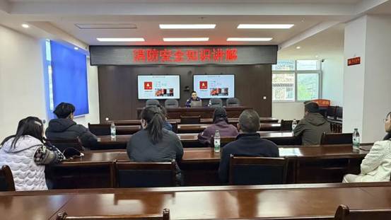 四川稻城县法检系统沉浸式体验“消防开放日”活动