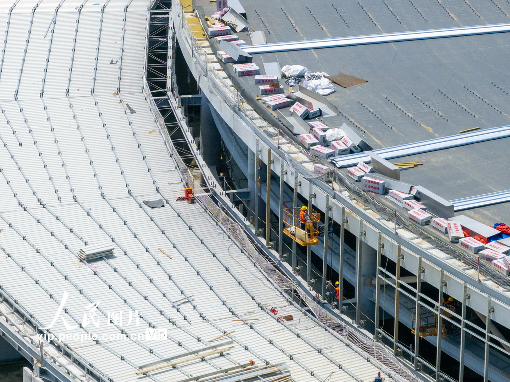 2025年7月2日，安徽省合肥未来大科学城岗集片区的先进光源项目施工现场，工程建设正有序推进。 该项目作为国家 “十四五” 重大科技基础设施，是亚洲唯一低能量区第四代同步辐射光源，建成后将成为国际先进的低能量区同步辐射装置，推动多学科前沿研究，助力我国完善先进光源体系。周啸勤摄（人民图片网）