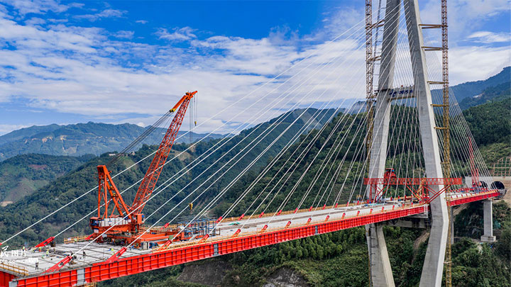 云南麻栗坡：马鹿塘特大桥建设稳步推进