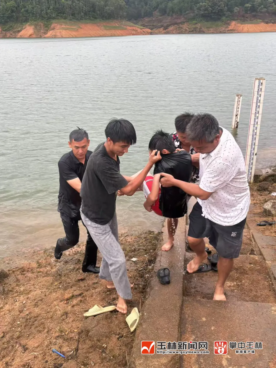 事发玉林！休假军人“生死时速”救起落水男孩插图