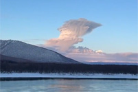俄罗斯希韦卢奇火山喷发 灰柱高度超万米
