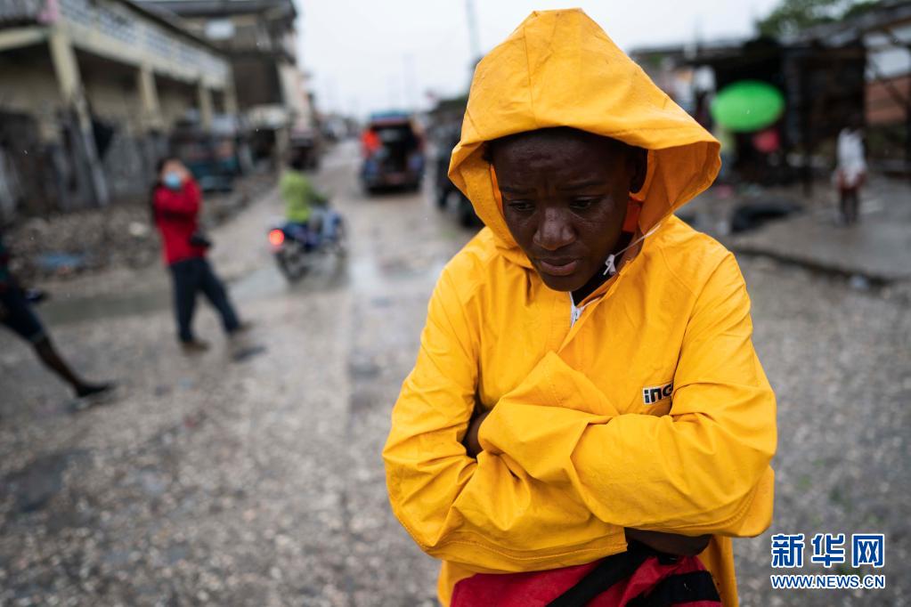 现场直击医院人满为患救援物资紧缺
